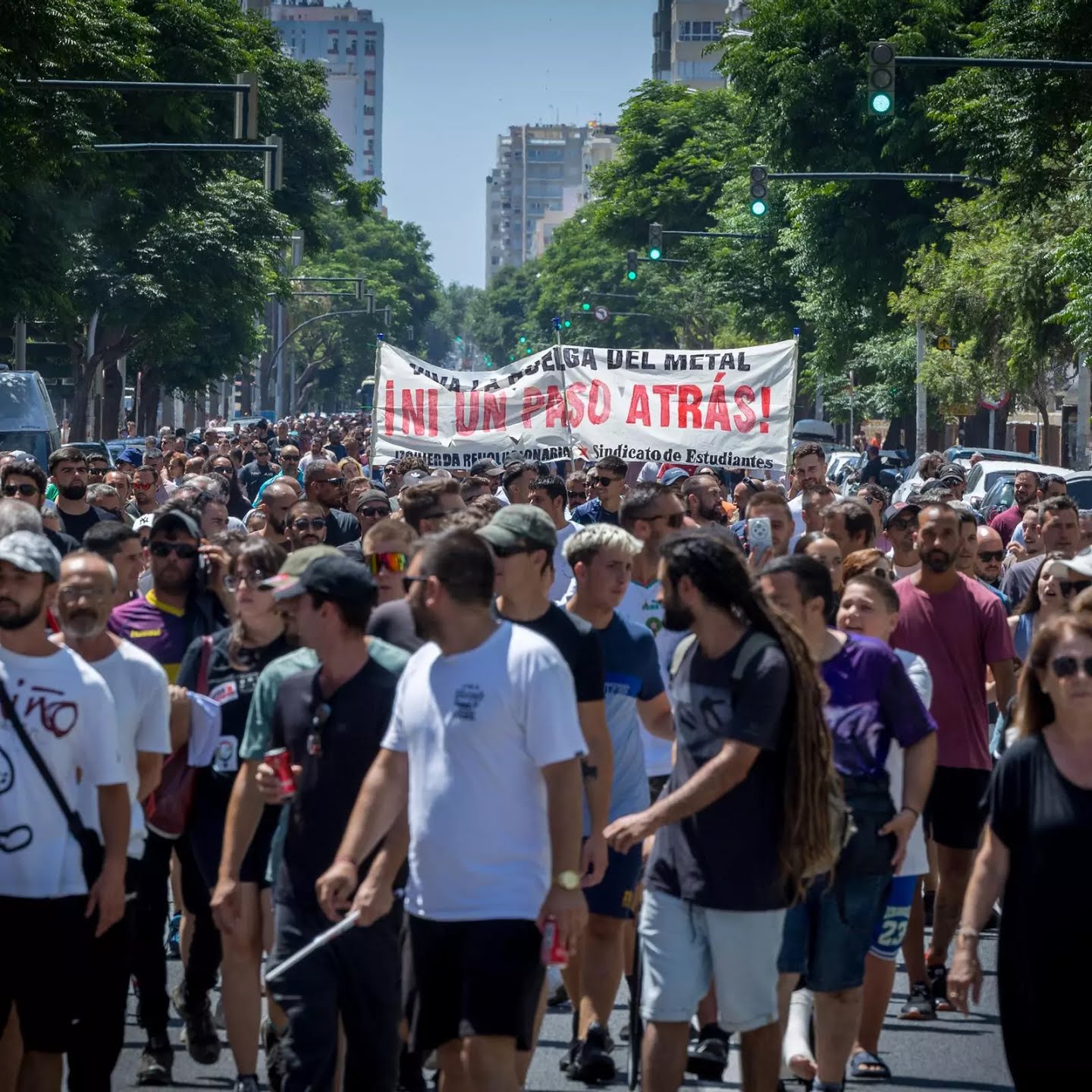 𝗦𝗜𝗧𝗨𝗔𝗖𝗜Ó𝗡 𝗗𝗘 𝗟𝗔𝗦 𝗗𝗘𝗧𝗘𝗡𝗖𝗜𝗢𝗡𝗘𝗦 𝗗𝗘 𝗟𝗔 𝗛𝗨𝗘𝗟𝗚𝗔 𝗗𝗘𝗟 𝗠𝗘𝗧𝗔𝗟 𝗗𝗘 𝗖𝗔𝗗𝗜𝗭 𝗗𝗘𝗟 2025